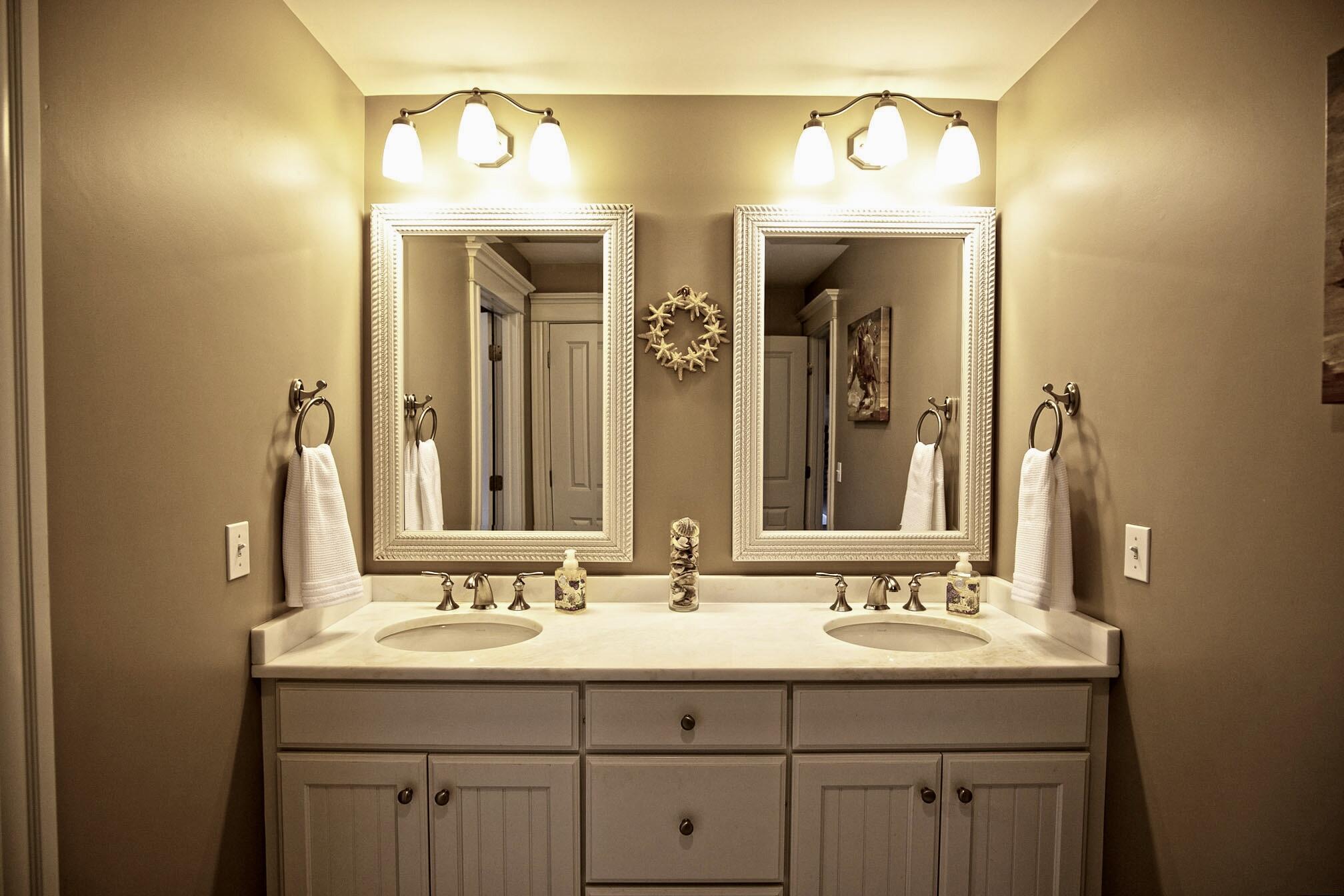 7 Riddle Hill Road Falmouth, MA 02540 - Photo 28 of 38 Second Floor Bath