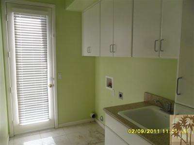 23 Napoleon Road Rancho Mirage, CA 92270 - Photo 7 of 7 a bathroom with a sink and bathtub