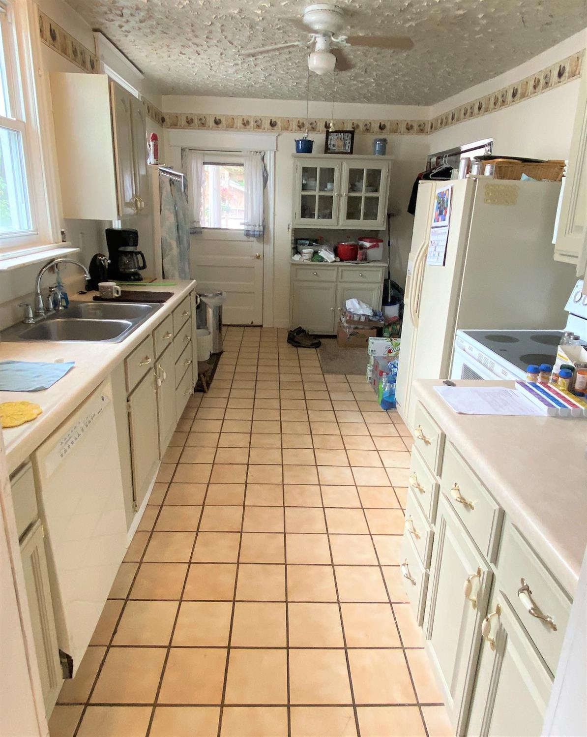 27 Ridgeway Road Cincinnati, OH 45216 - Photo 5 of 17
