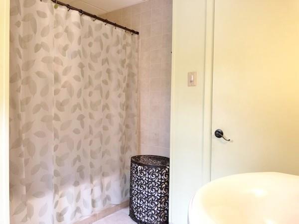 126 Carroll Street Springfield, MA 01108 - Photo 27 of 32 Gallery Image 27