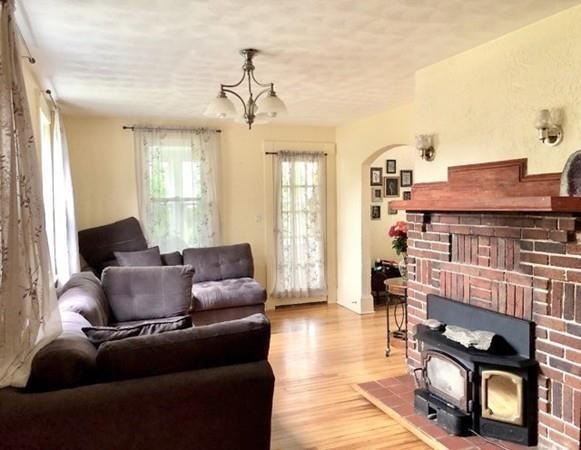 126 Carroll Street Springfield, MA 01108 - Photo 8 of 32 Gallery Image 8