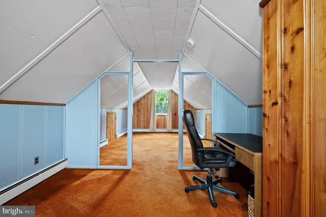 a view of an entryway with a workspace