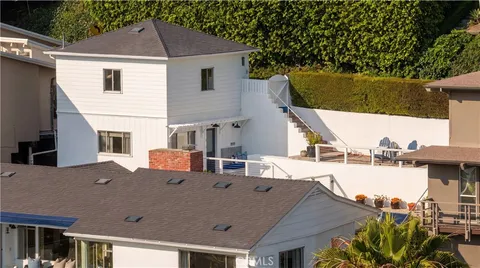 $4,298,000 | 933 Coast View Drive, Laguna Beach, CA 92651