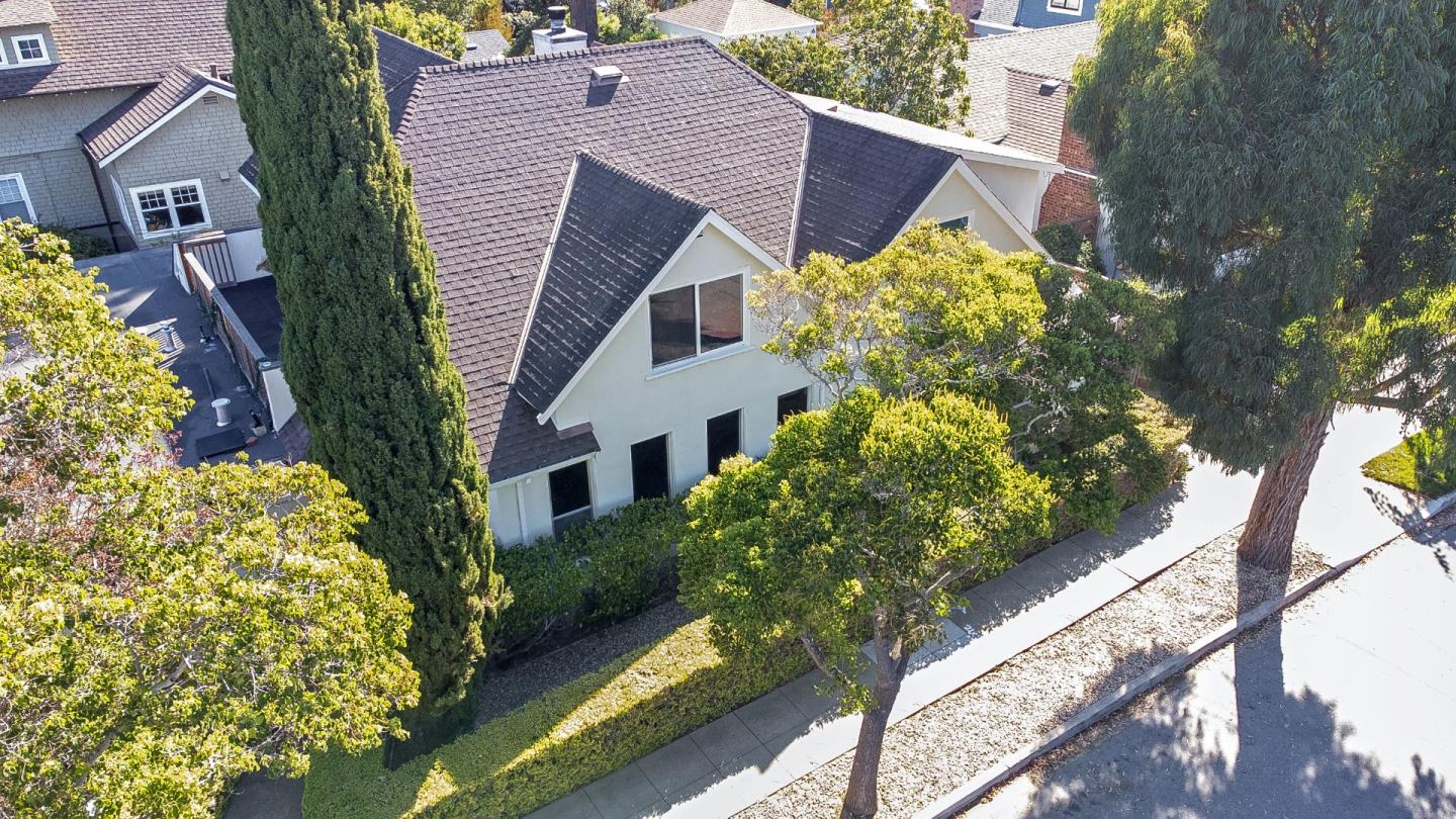 40 Bloomfield Road Burlingame, CA 94010 - Photo 3 of 45 a aerial view of a house