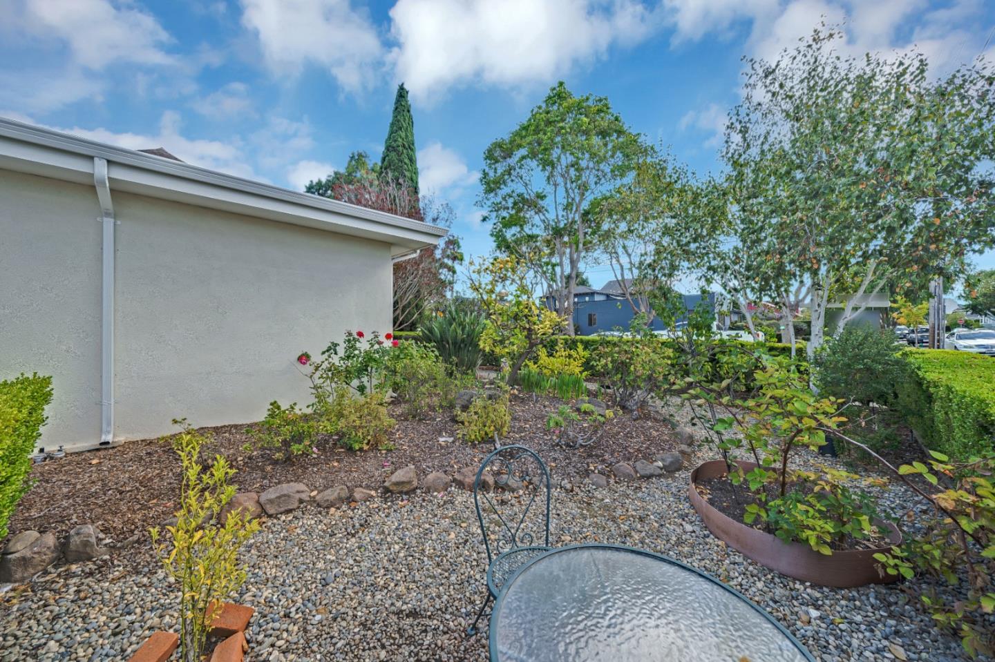 40 Bloomfield Road Burlingame, CA 94010 - Photo 43 of 45 a backyard of a house with lots of green space