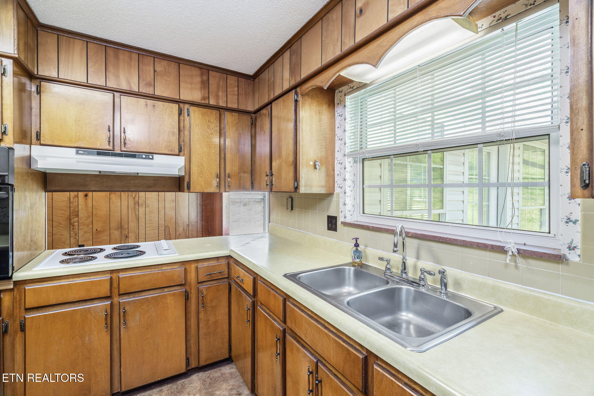 1306 Vaughn Road Maryville, TN 37803 - Photo 11 of 40 31-web-or-mls-1306 Vaughn Road-32