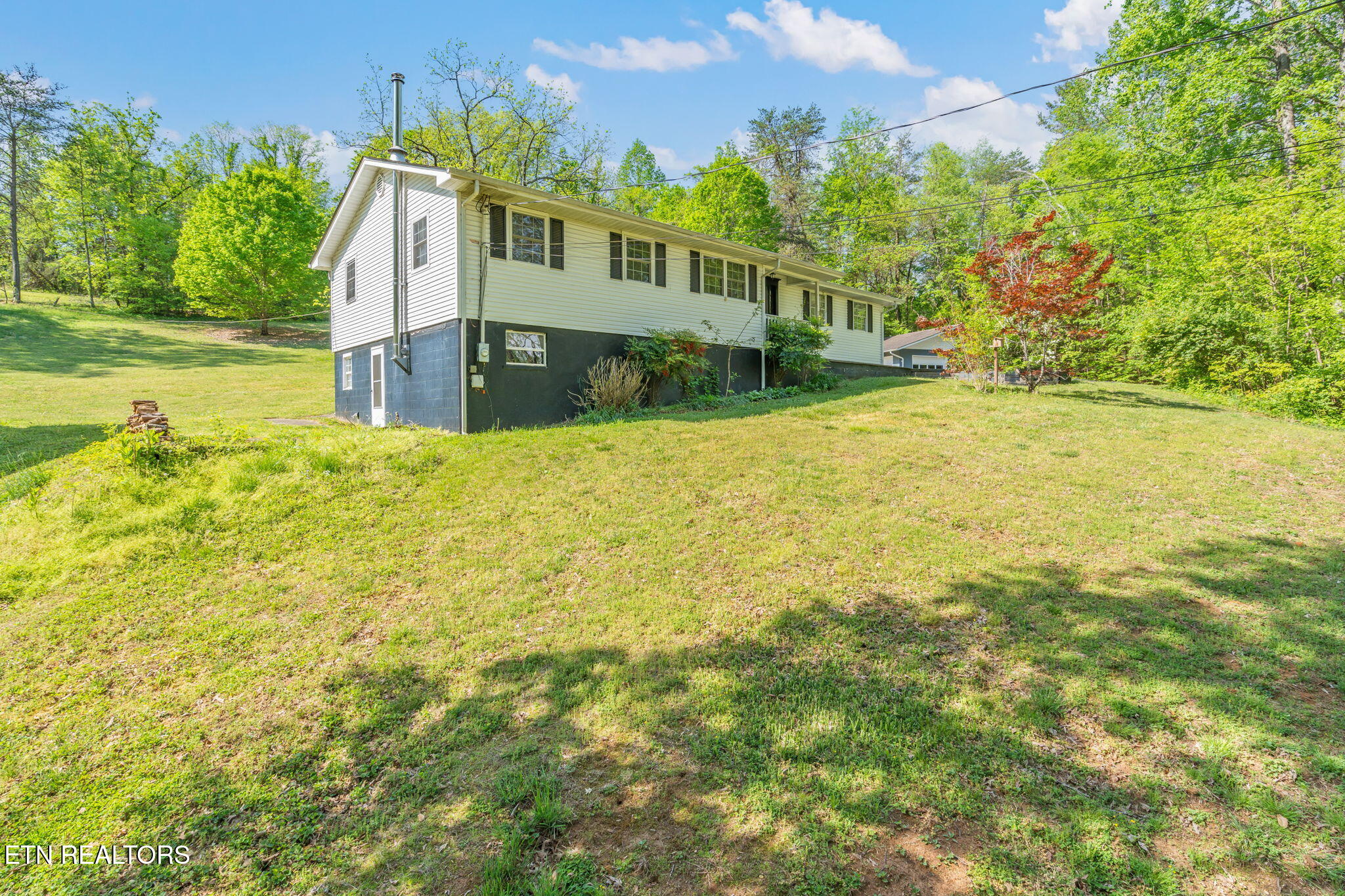 1306 Vaughn Road Maryville, TN 37803 - Photo 3 of 40 16-web-or-mls-1306 Vaughn Road-17