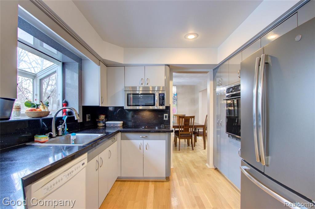 35190 Spring Hill Road Farmington Hills, MI 48331 - Photo 16 of 53