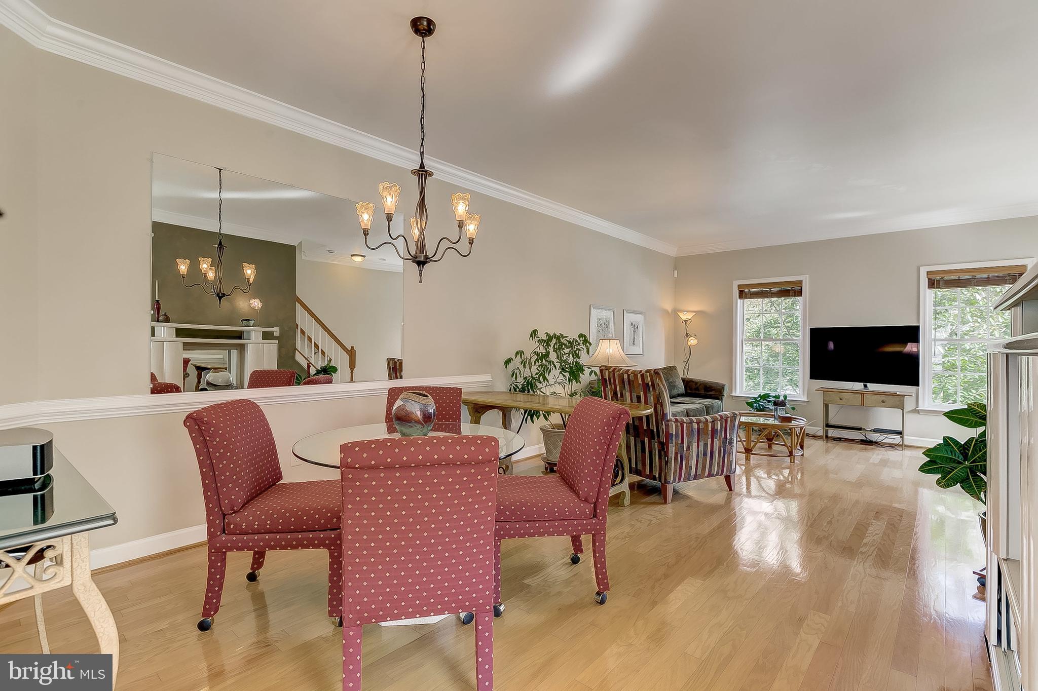 4246 Evans Chapel Road Baltimore, MD 21211 - Photo 13 of 33 Dining room