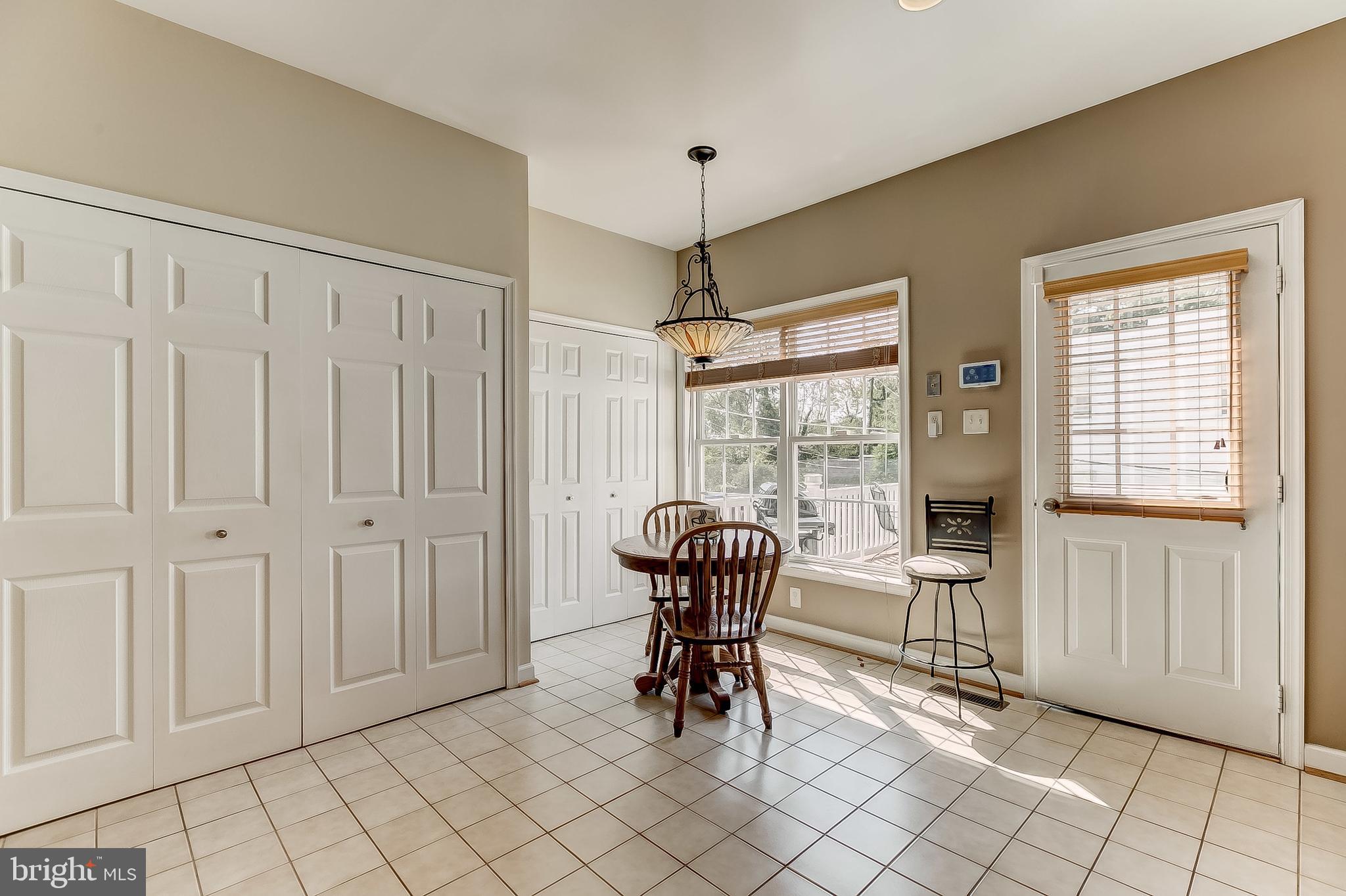 4246 Evans Chapel Road Baltimore, MD 21211 - Photo 18 of 33 Breakfast nook