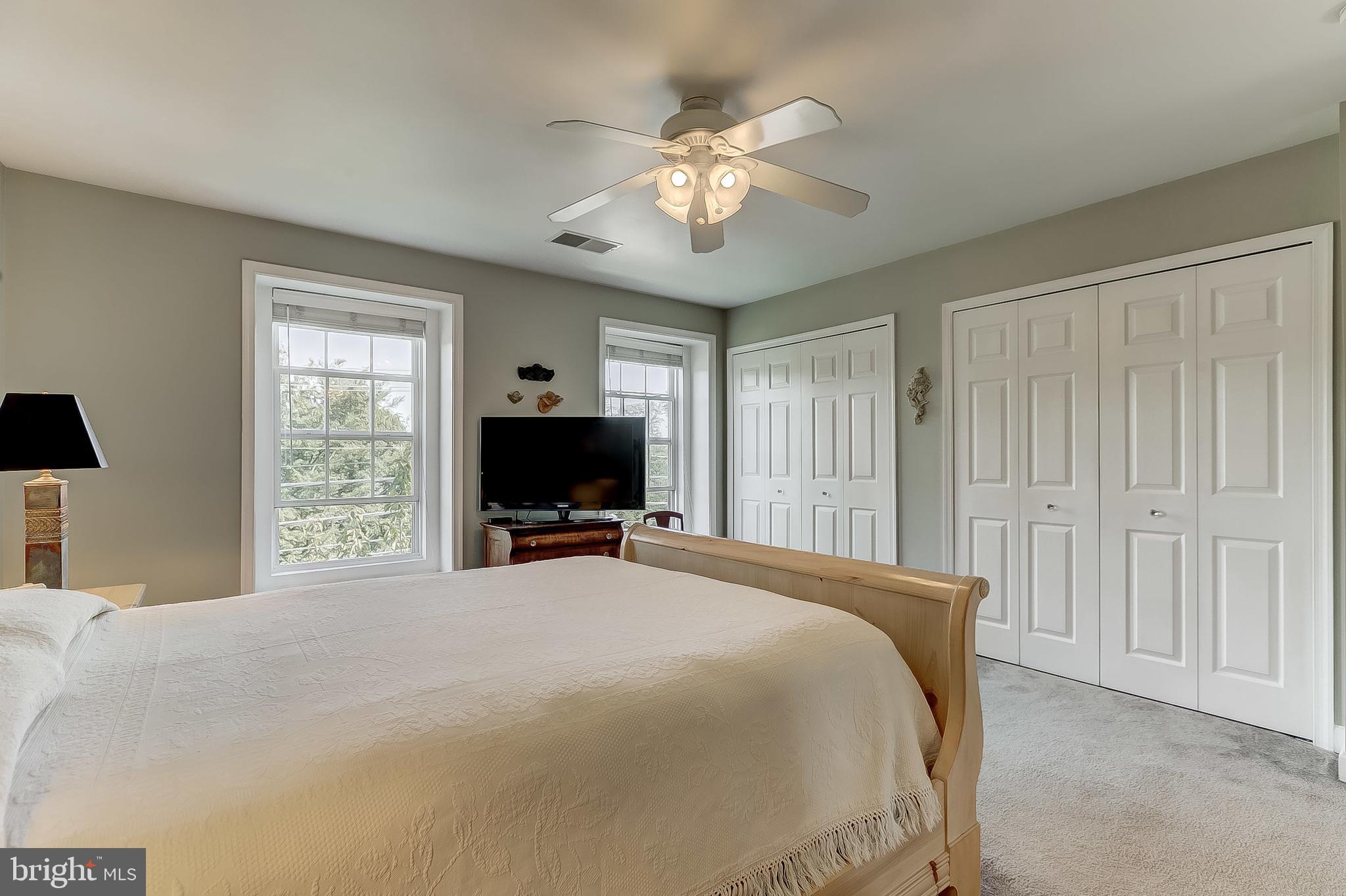 4246 Evans Chapel Road Baltimore, MD 21211 - Photo 20 of 33 Owner's bedroom