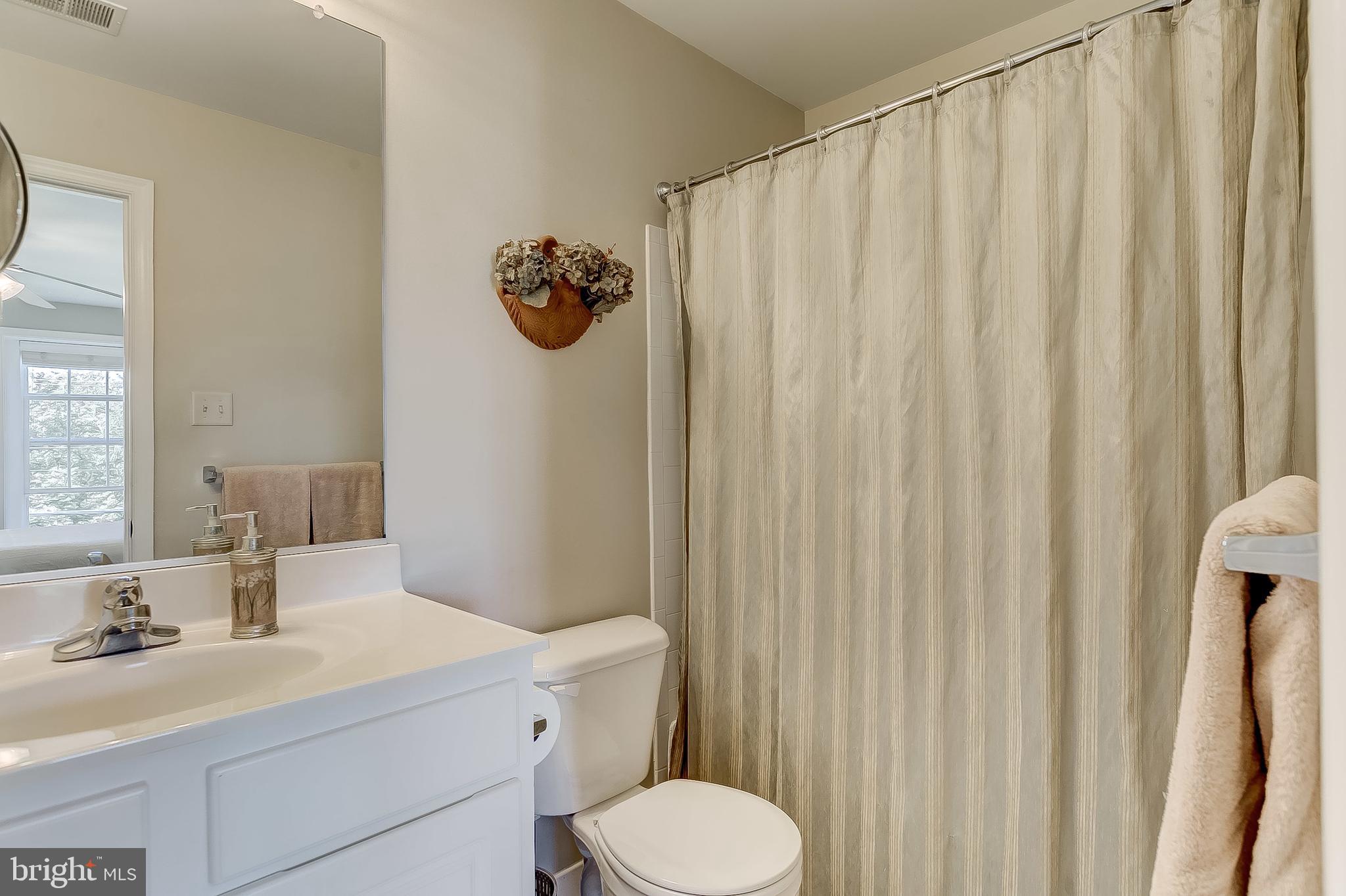 4246 Evans Chapel Road Baltimore, MD 21211 - Photo 21 of 33 Owner's bathroom