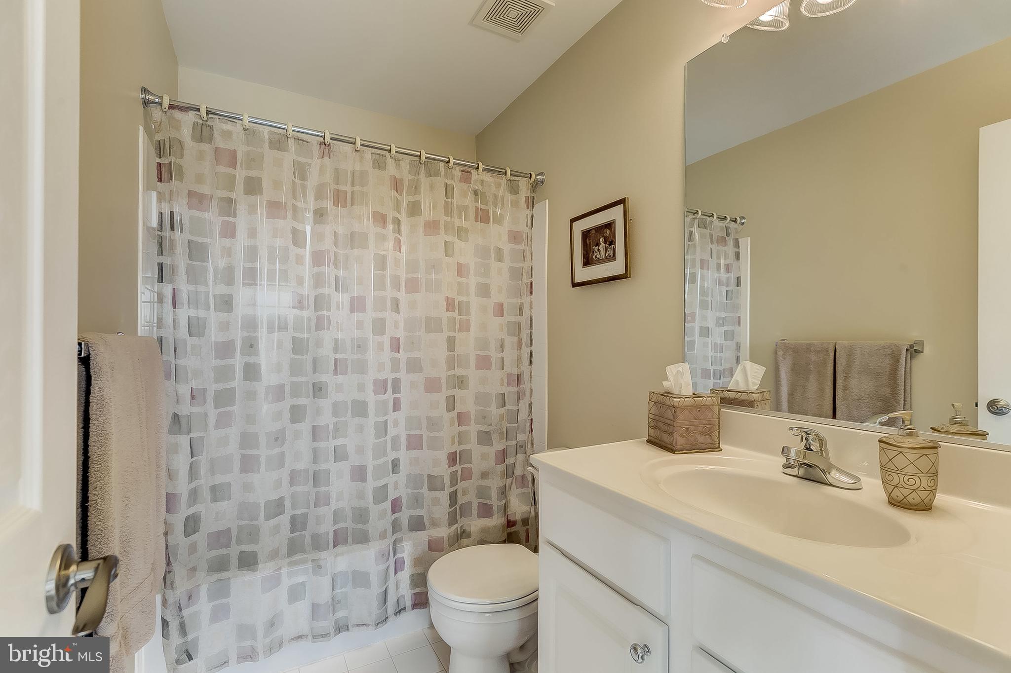 4246 Evans Chapel Road Baltimore, MD 21211 - Photo 25 of 33 Full bathroom