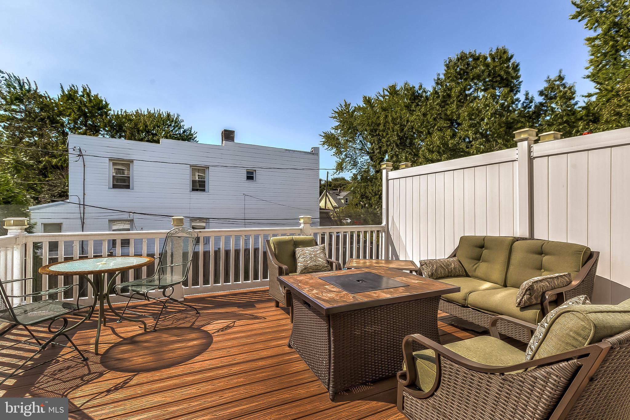 4246 Evans Chapel Road Baltimore, MD 21211 - Photo 27 of 33 Rear deck