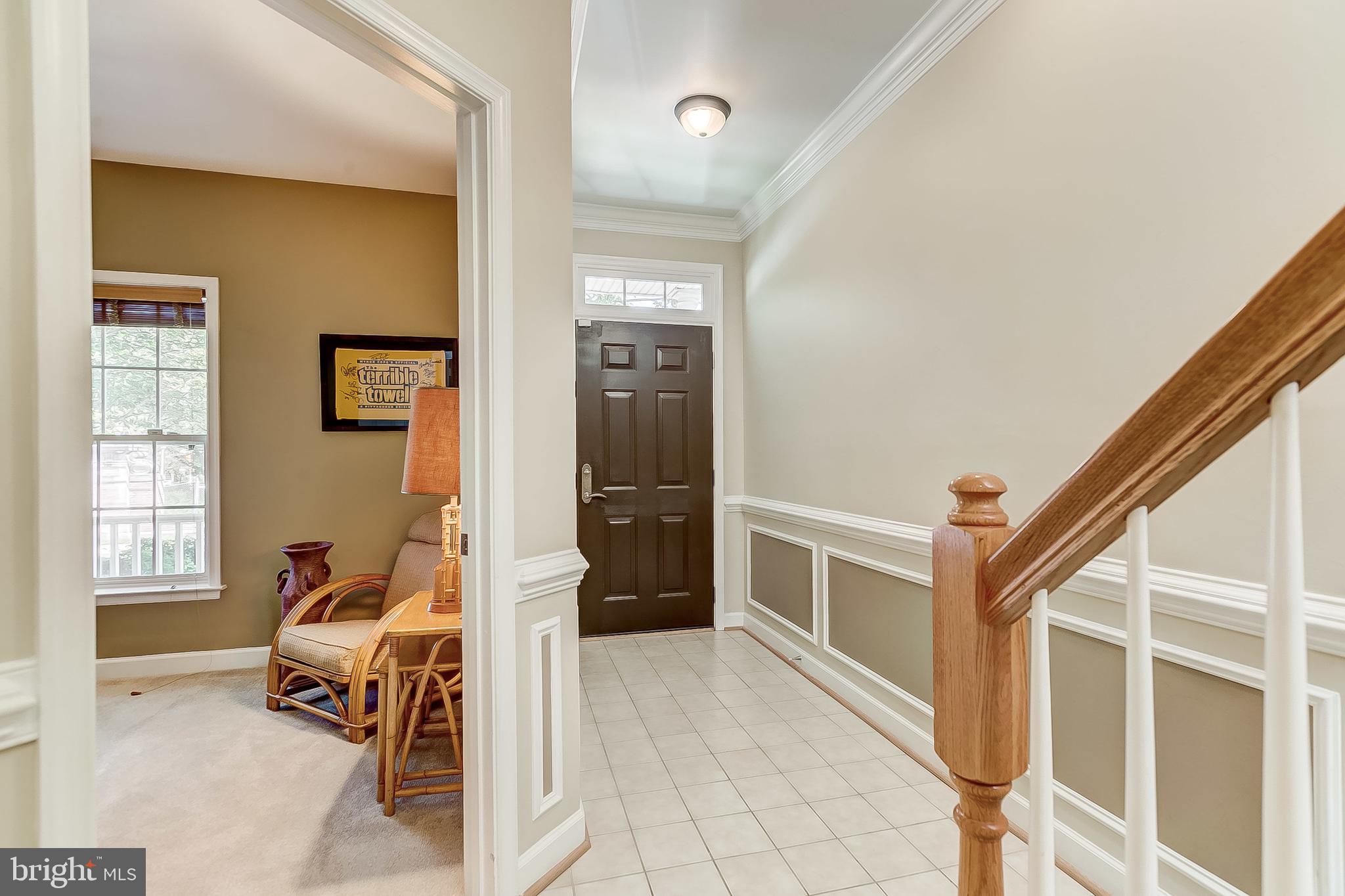 4246 Evans Chapel Road Baltimore, MD 21211 - Photo 5 of 33 Foyer
