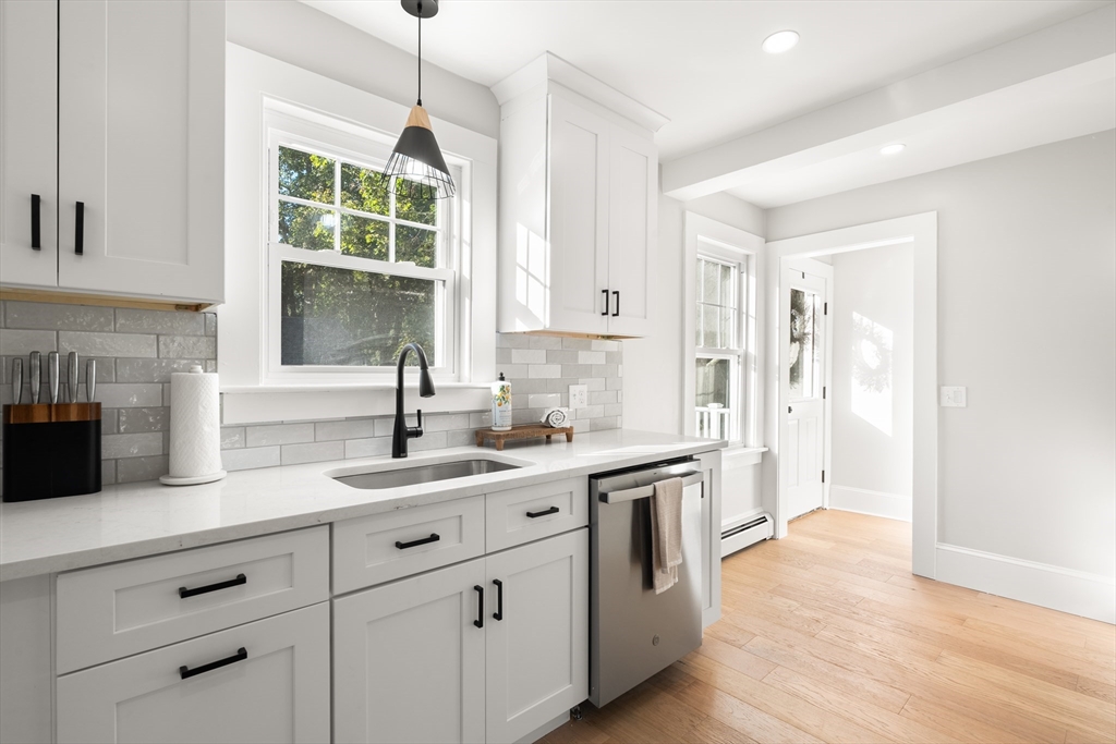 136 Marion Road Wareham, MA 02571 - Photo 4 of 35 Gallery Image 4