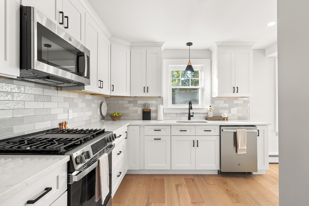 136 Marion Road Wareham, MA 02571 - Photo 5 of 35 Gallery Image 5