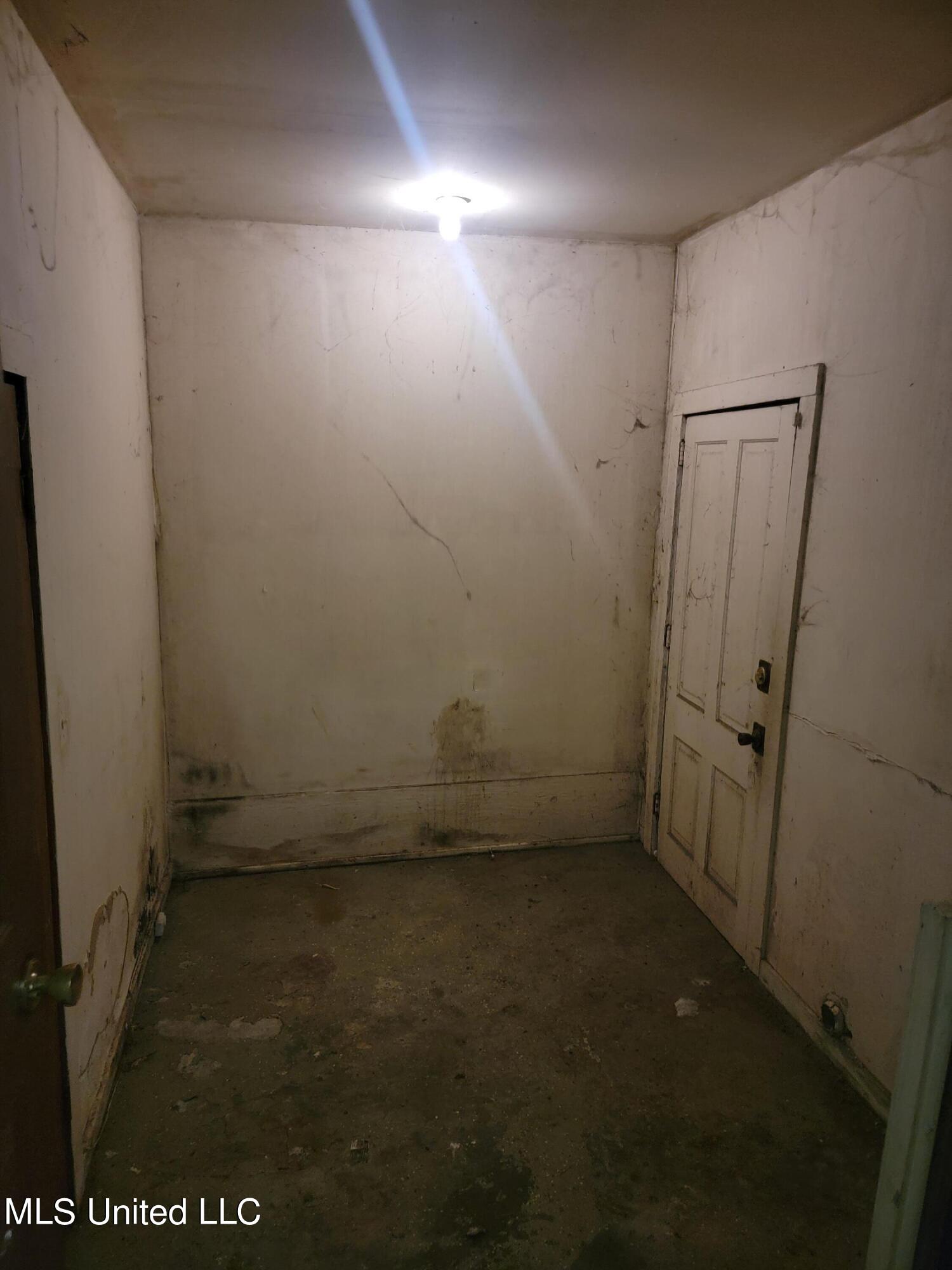 1020 Capri Circle Jackson, MS 39209 - Photo 2 of 14 20240611_124757