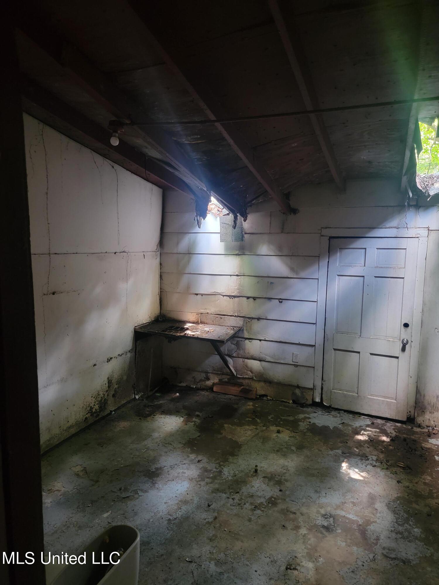 1020 Capri Circle Jackson, MS 39209 - Photo 3 of 14 20240611_124809