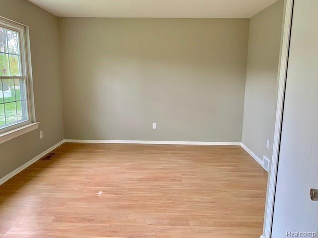 28455 Sumpter Road New Boston, MI 48164 - Photo 16 of 34 IMG_3916.jpg