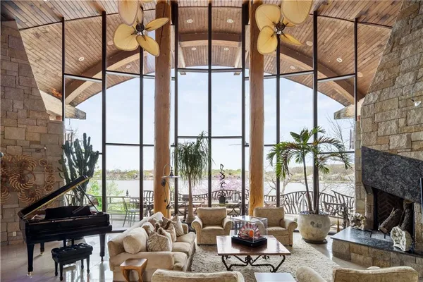 $9,900,000 | 472 Winnebago Drive, Lake Winnebago, MO 64034