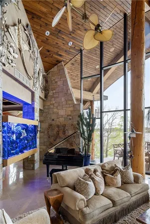 $9,900,000 | 472 Winnebago Drive, Lake Winnebago, MO 64034