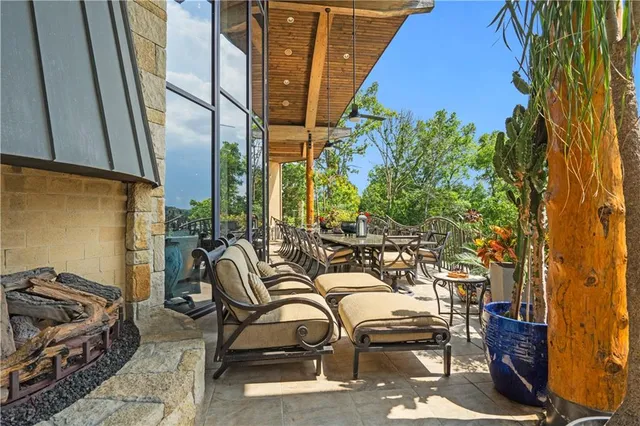 $10,798,421 | 472 Winnebago Drive, Lake Winnebago, MO 64034