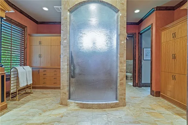 $10,798,421 | 472 Winnebago Drive, Lake Winnebago, MO 64034