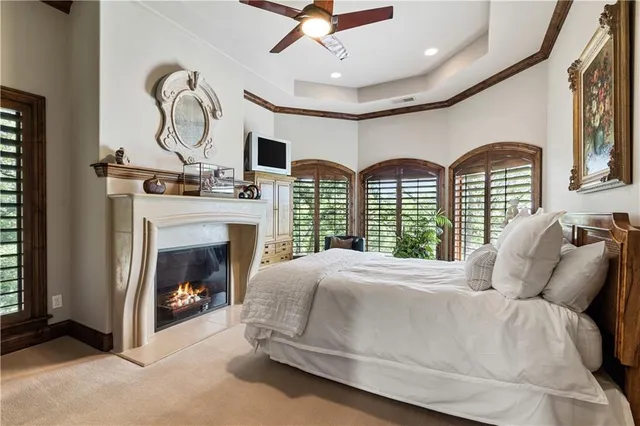 $10,798,421 | 472 Winnebago Drive, Lake Winnebago, MO 64034