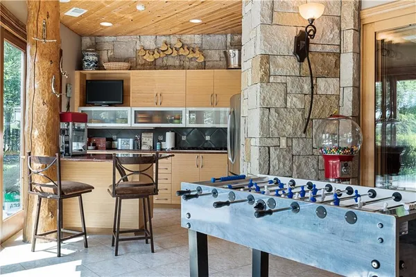 $9,900,000 | 472 Winnebago Drive, Lake Winnebago, MO 64034