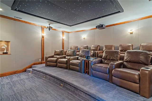 $10,798,421 | 472 Winnebago Drive, Lake Winnebago, MO 64034