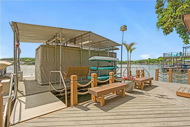 $10,798,421 | 472 Winnebago Drive, Lake Winnebago, MO 64034