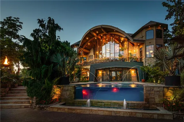 $10,798,421 | 472 Winnebago Drive, Lake Winnebago, MO 64034