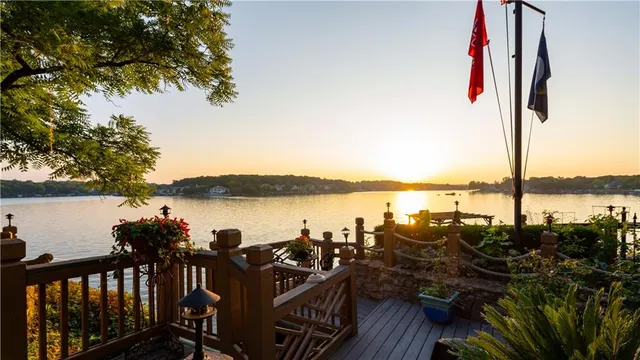 $10,798,421 | 472 Winnebago Drive, Lake Winnebago, MO 64034