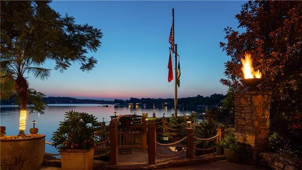 $9,900,000 | 472 Winnebago Drive, Lake Winnebago, MO 64034