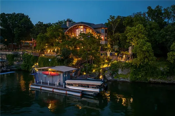 $9,900,000 | 472 Winnebago Drive, Lake Winnebago, MO 64034