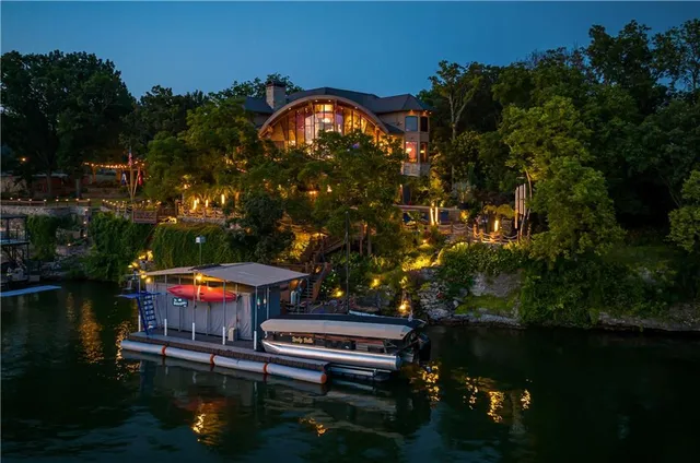 $10,798,421 | 472 Winnebago Drive, Lake Winnebago, MO 64034