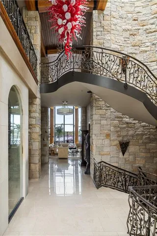 $10,798,421 | 472 Winnebago Drive, Lake Winnebago, MO 64034