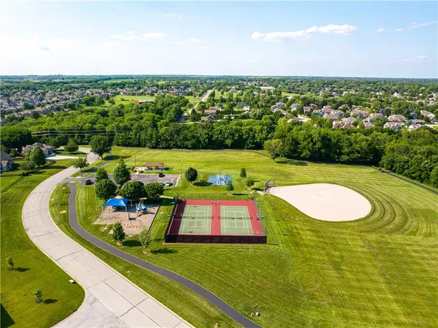 $10,798,421 | 472 Winnebago Drive, Lake Winnebago, MO 64034