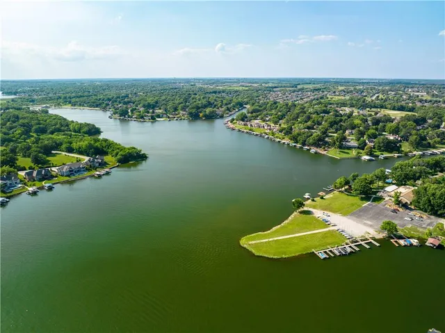 $10,798,421 | 472 Winnebago Drive, Lake Winnebago, MO 64034
