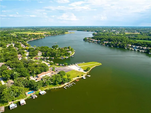 $10,798,421 | 472 Winnebago Drive, Lake Winnebago, MO 64034