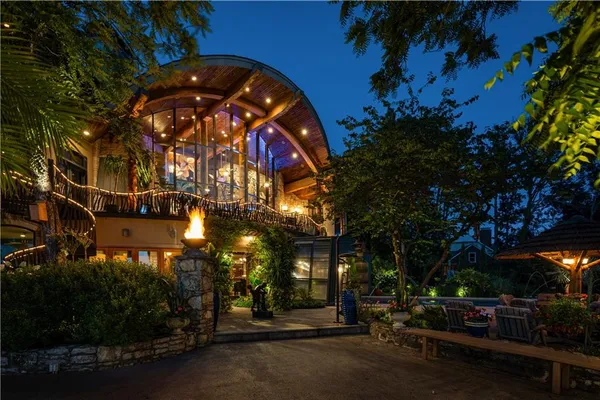 $9,900,000 | 472 Winnebago Drive, Lake Winnebago, MO 64034