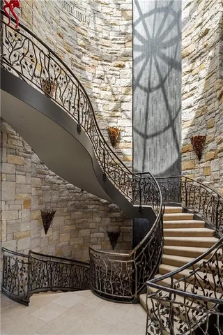 $10,798,421 | 472 Winnebago Drive, Lake Winnebago, MO 64034