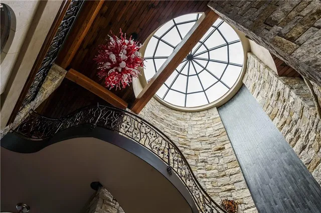 $10,798,421 | 472 Winnebago Drive, Lake Winnebago, MO 64034