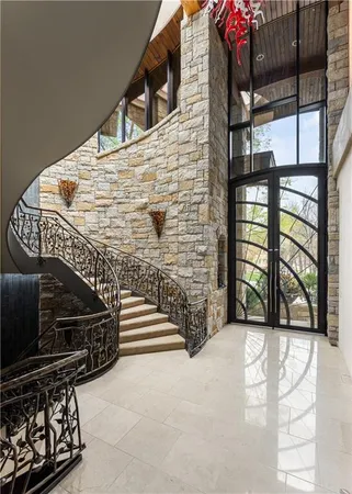 $9,900,000 | 472 Winnebago Drive, Lake Winnebago, MO 64034