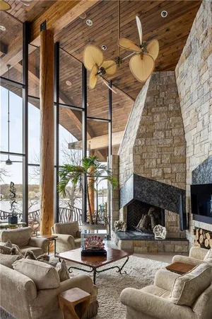 $9,900,000 | 472 Winnebago Drive, Lake Winnebago, MO 64034