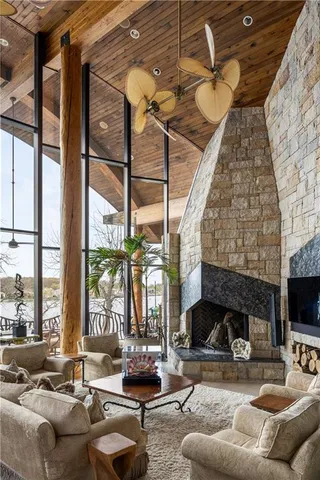 $10,798,421 | 472 Winnebago Drive, Lake Winnebago, MO 64034