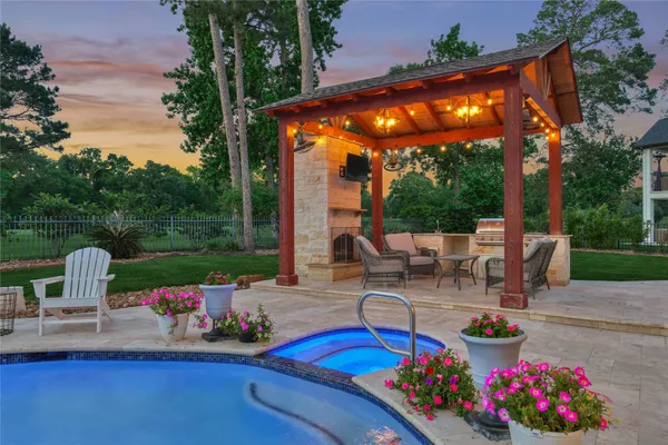 $1,499,000 | 37 Doe Run Drive, The Woodlands, TX 77380