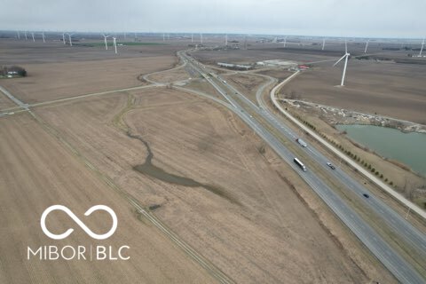 600 South S Chalmers, IN 47929 - Photo 11 of 17