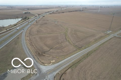 600 South S Chalmers, IN 47929 - Photo 7 of 17